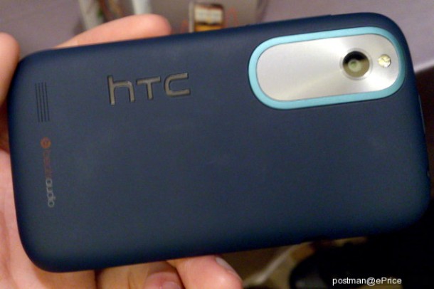 HTC Desire X в синем цвете - вид сзади