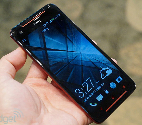 HTC-Butterfly-S-live (1)