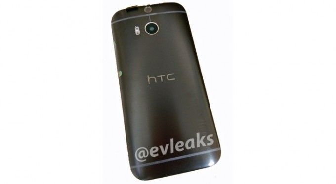 HTC One (M8) выйдет в черном корпусе